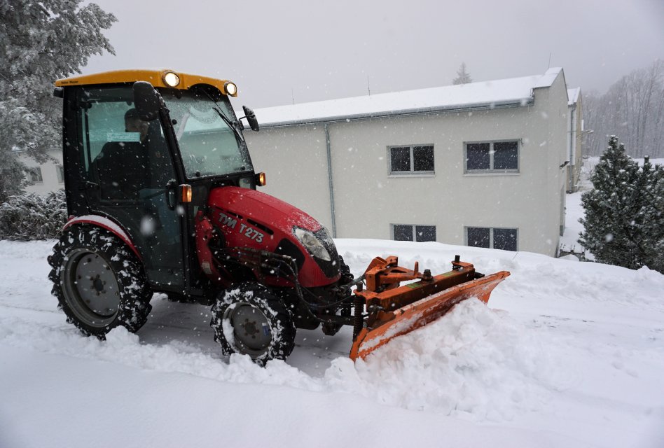 Použitý traktor v zimní výbavě